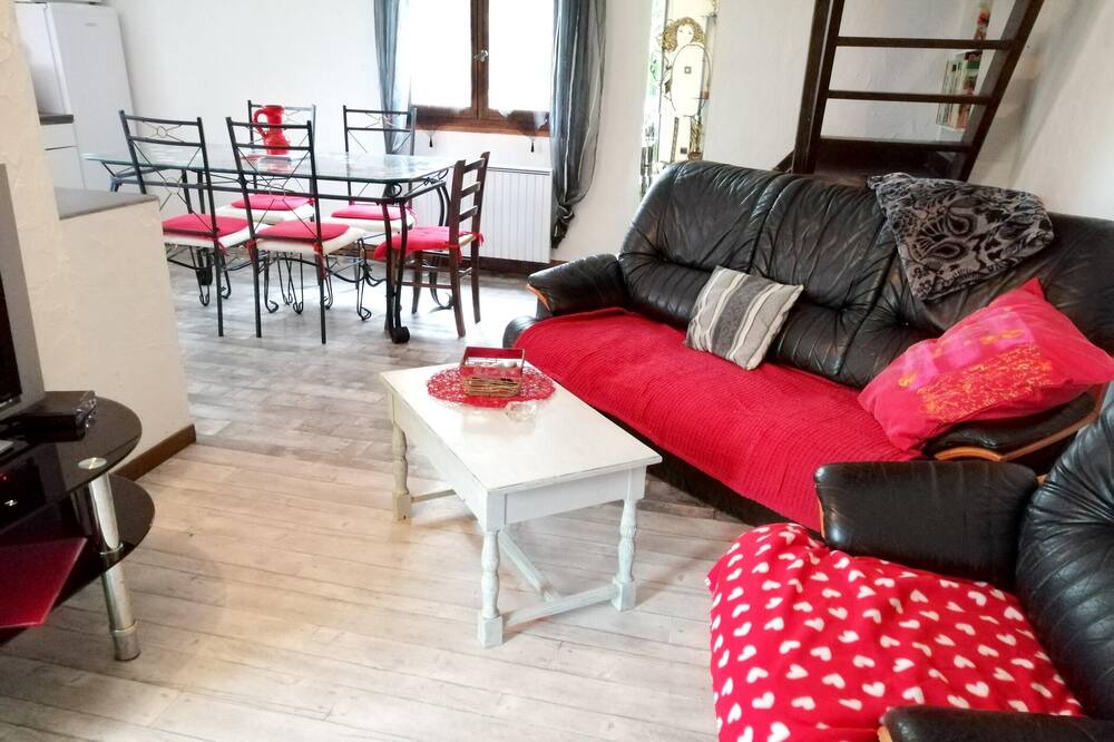 Photo of Livingroom in Villeneuve d'Aveyron