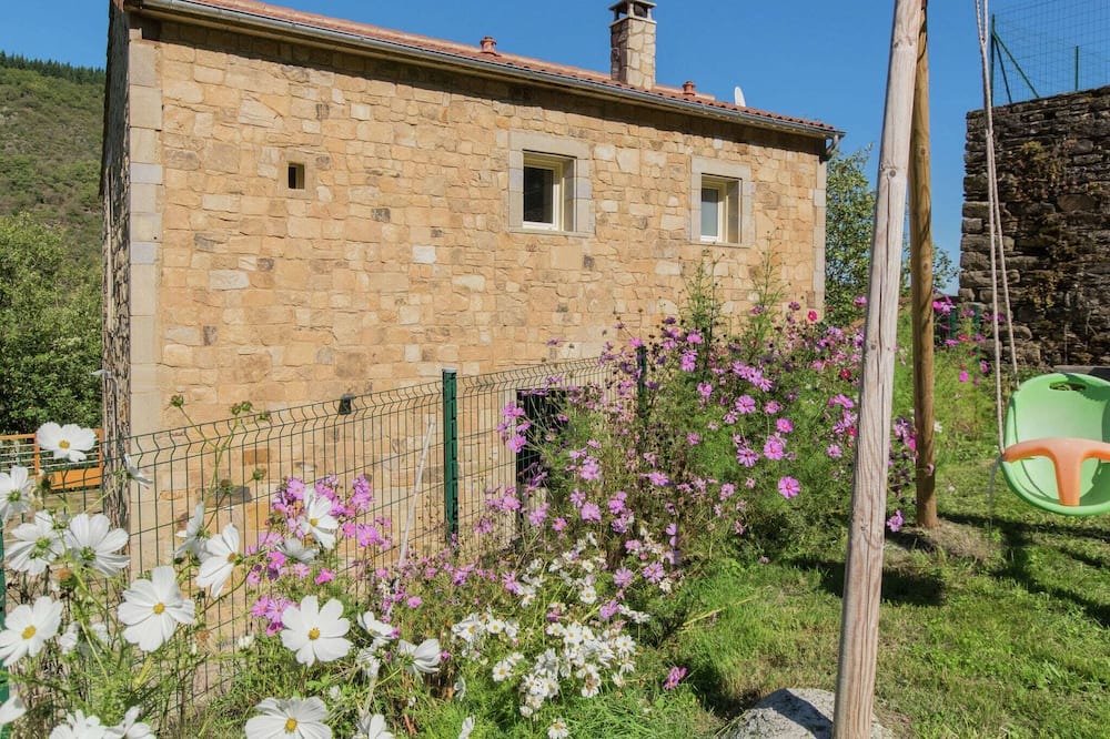Photo of Outdoor in Montclar