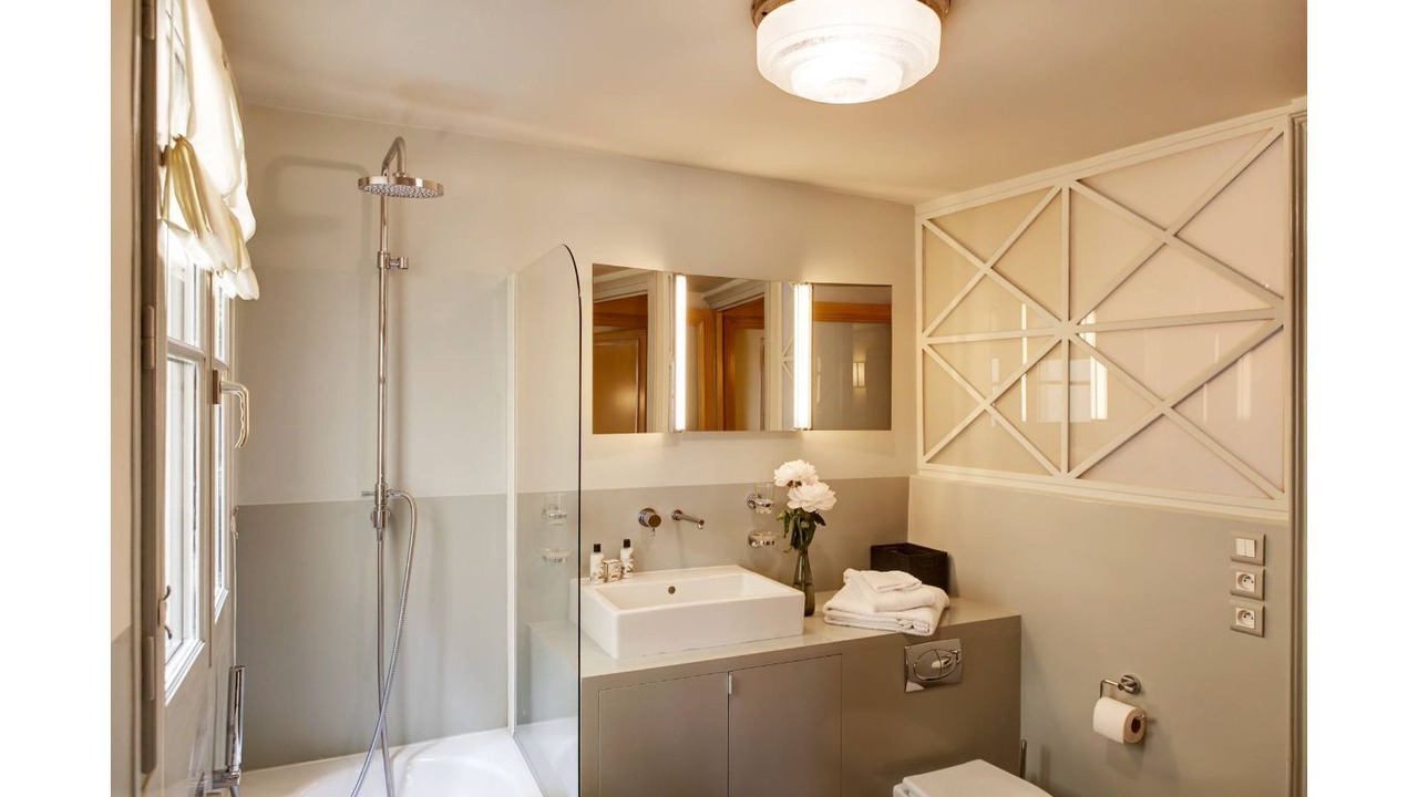 Photo of Bathroom in 2nd Arrondissement