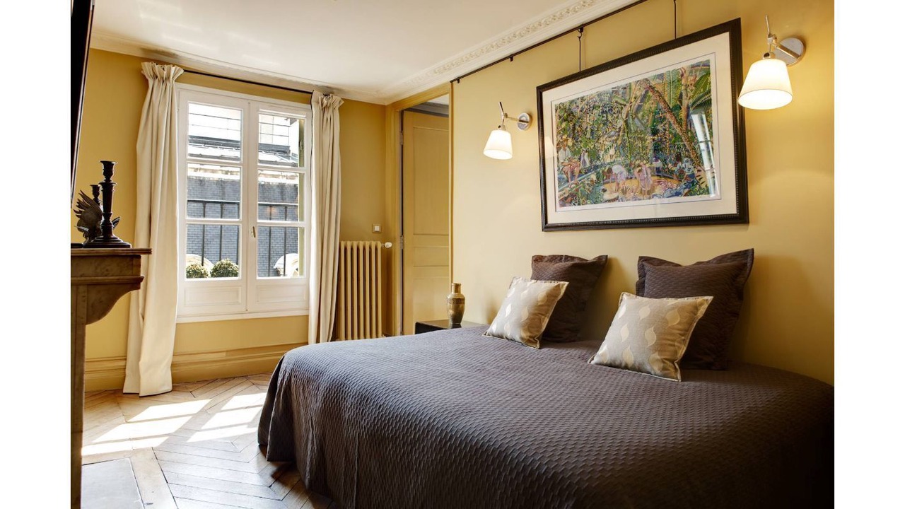Photo of Bedroom in 2nd Arrondissement