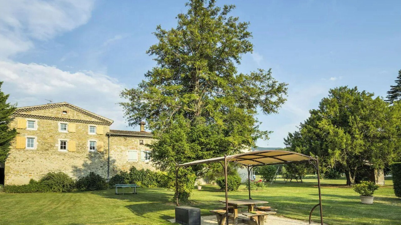 Photo of Outdoor in Charols