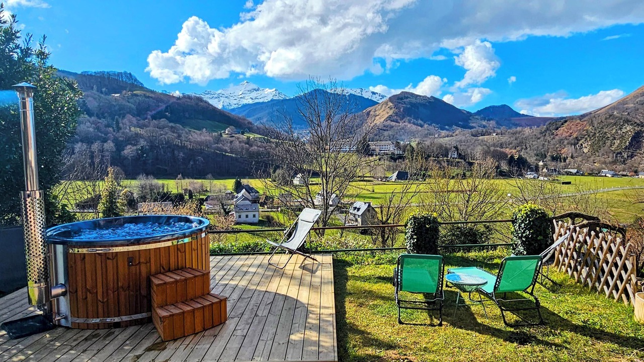 Photo of Outdoor in Campan
