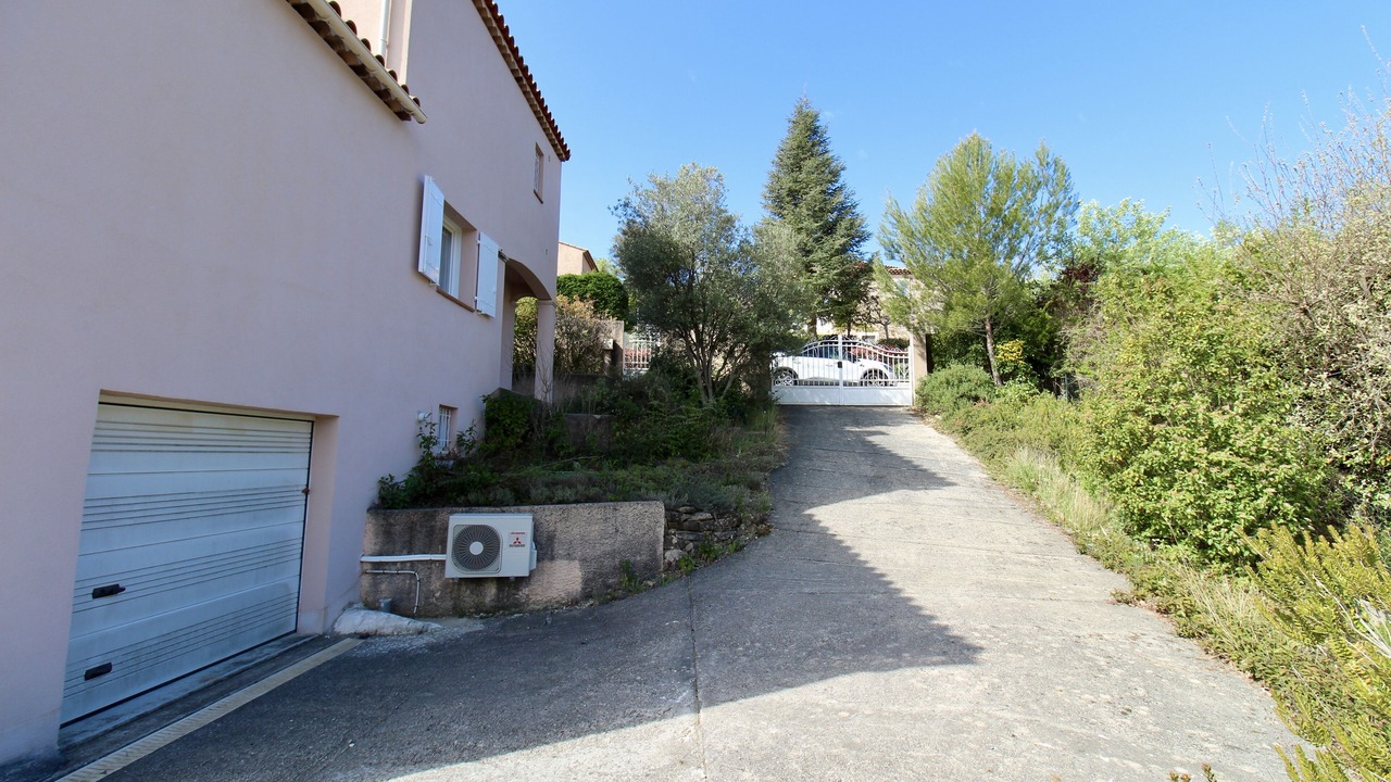 Photo of Outdoor in Chateauneuf-le-Rouge