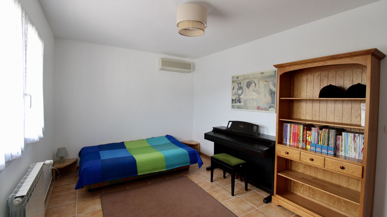 Photo of Bedroom in Chateauneuf-le-Rouge