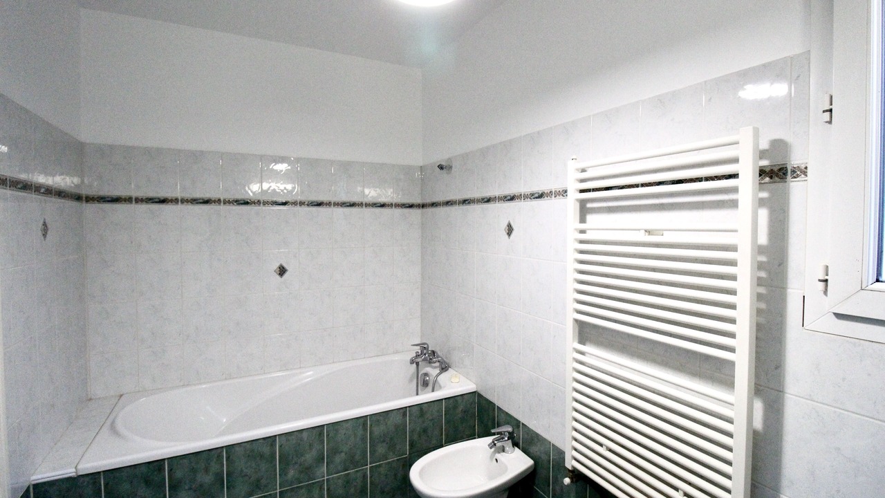 Photo of Bathroom in Chateauneuf-le-Rouge