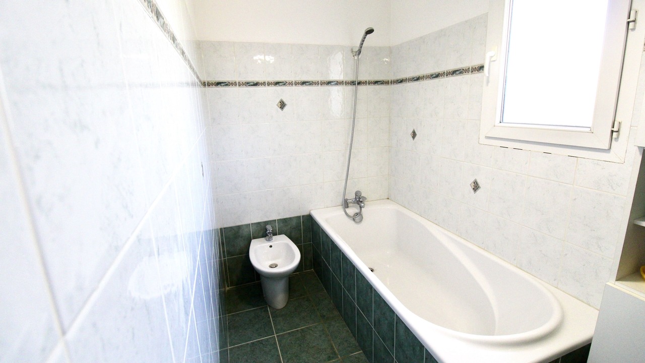 Photo of Bathroom in Chateauneuf-le-Rouge