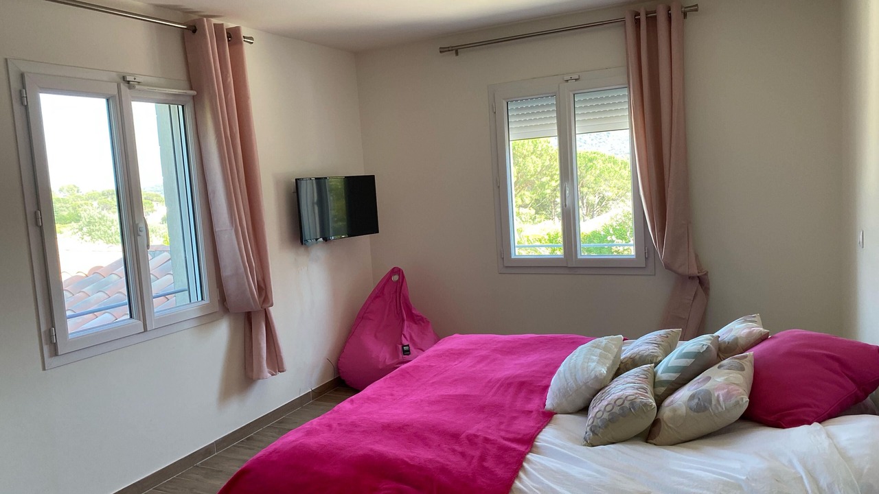 Photo of Bedroom in Preconil