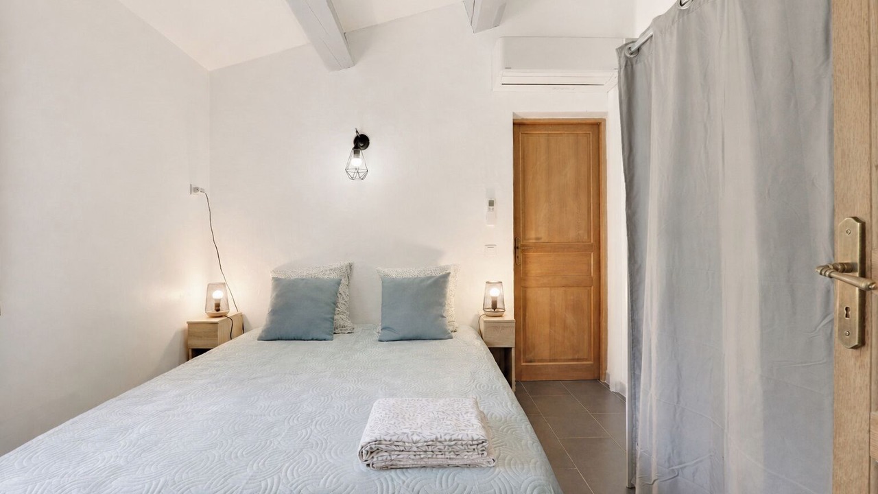 Photo of Bedroom in Preconil