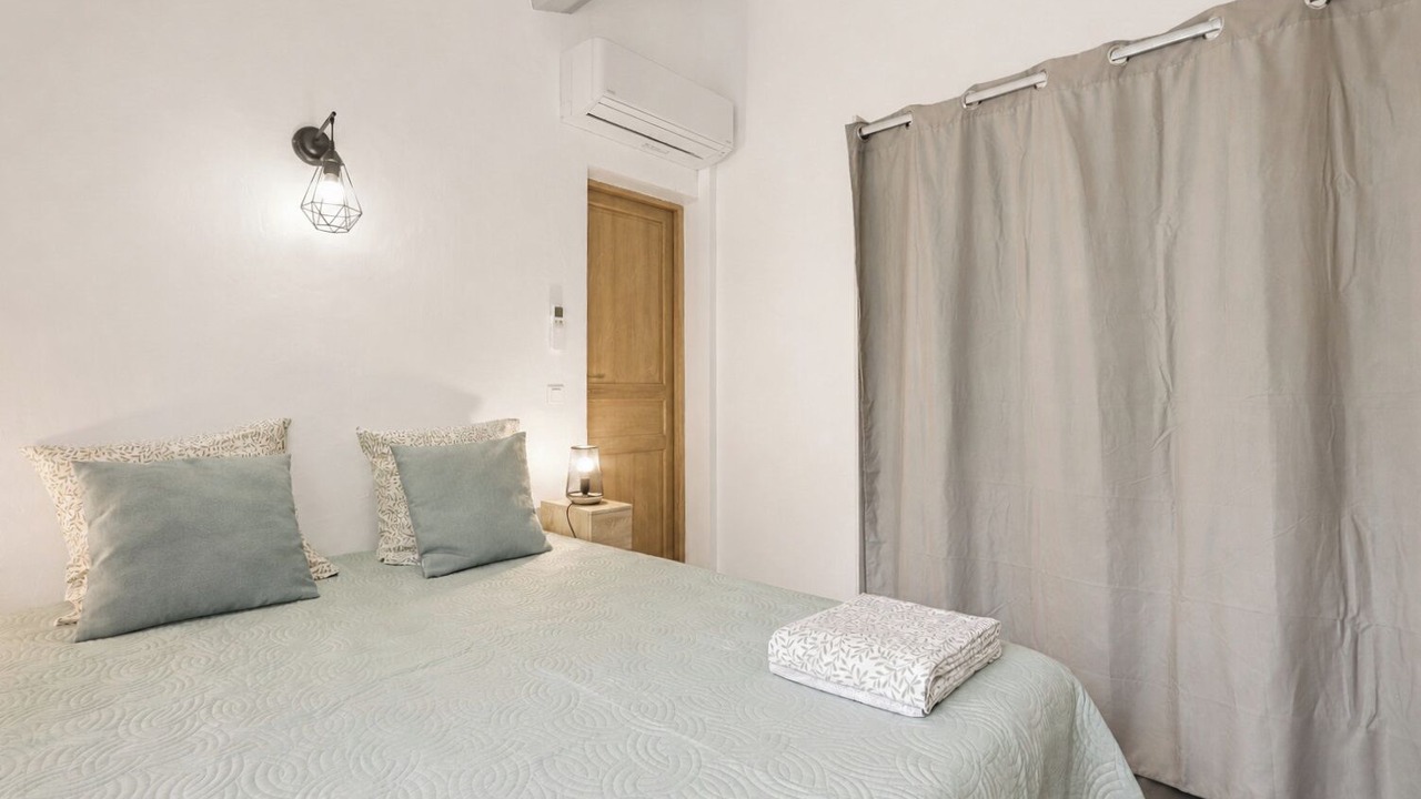 Photo of Bedroom in Preconil