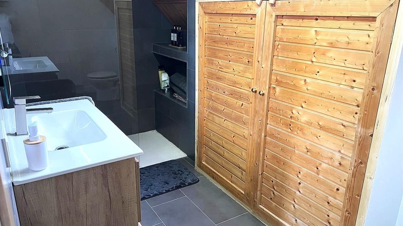 Photo of Bathroom in Enveitg