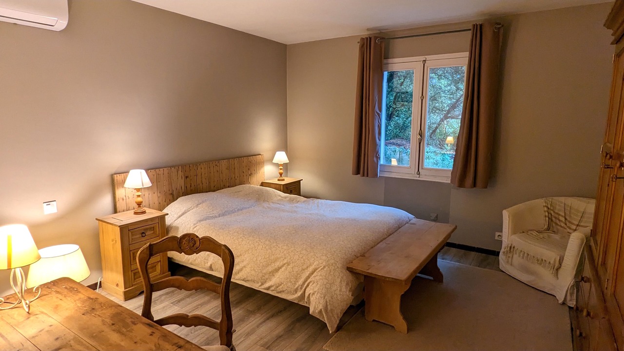Photo of Bedroom in Jouques