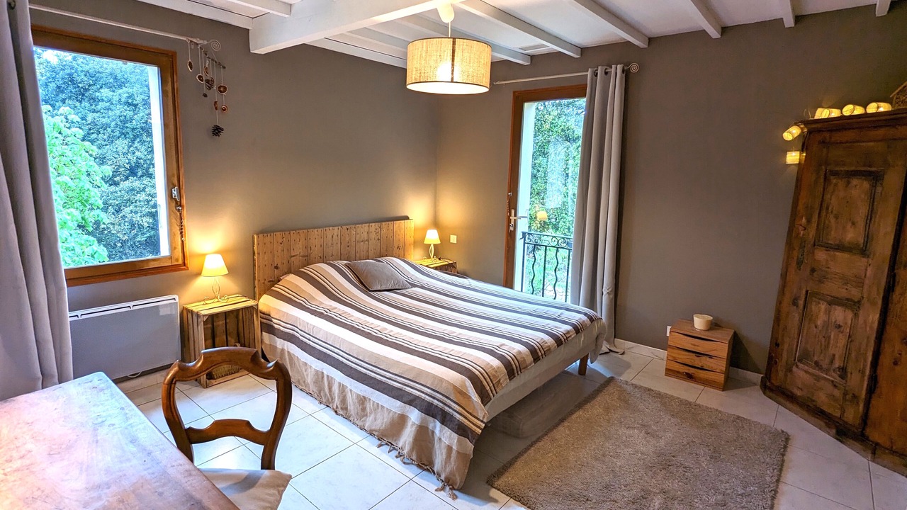 Photo of Bedroom in Jouques