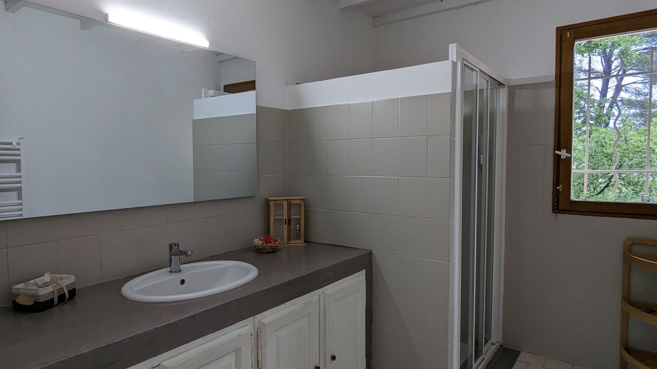 Photo of Bathroom in Jouques