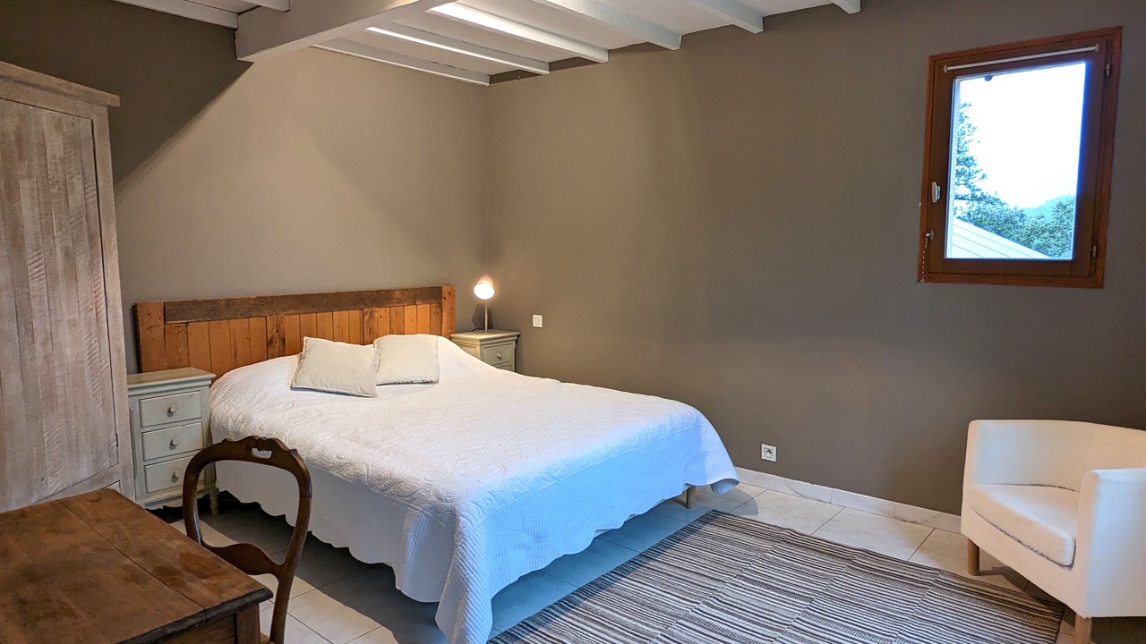 Photo of Bedroom in Jouques