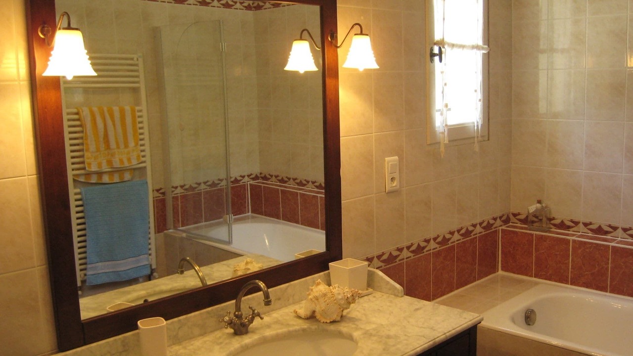 Photo of Bathroom in L'Isle-sur-la-Sorgue
