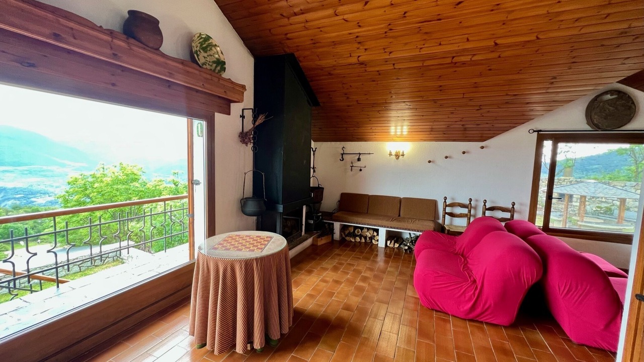 Photo of Livingroom in Lles