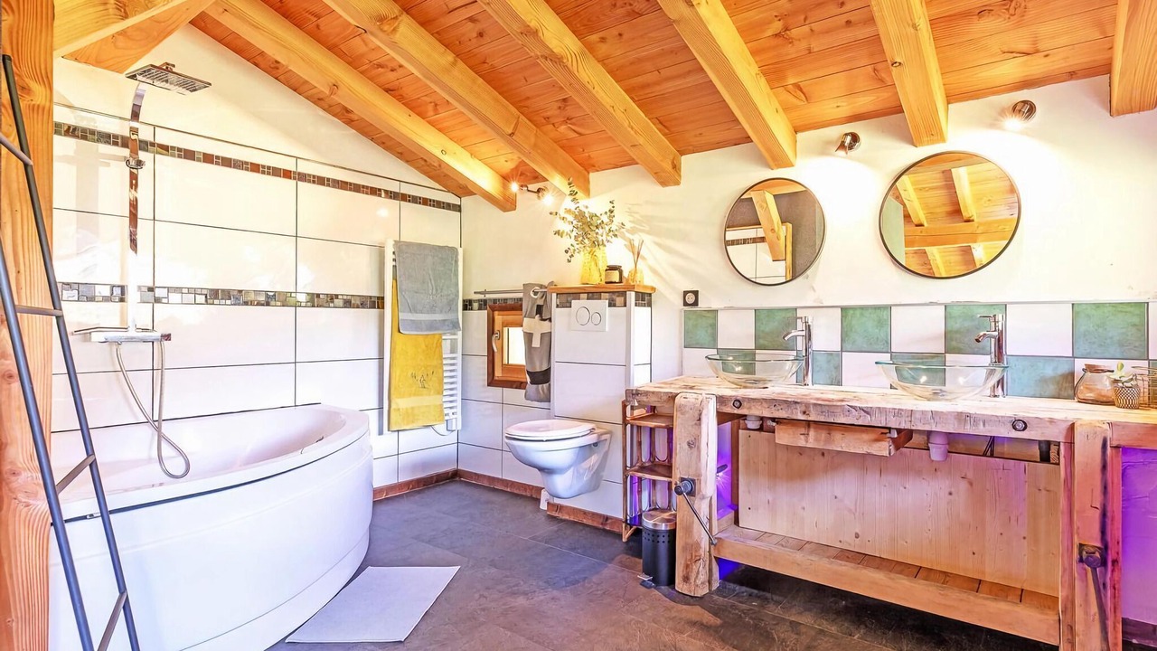 Photo of Bathroom in Nancroit