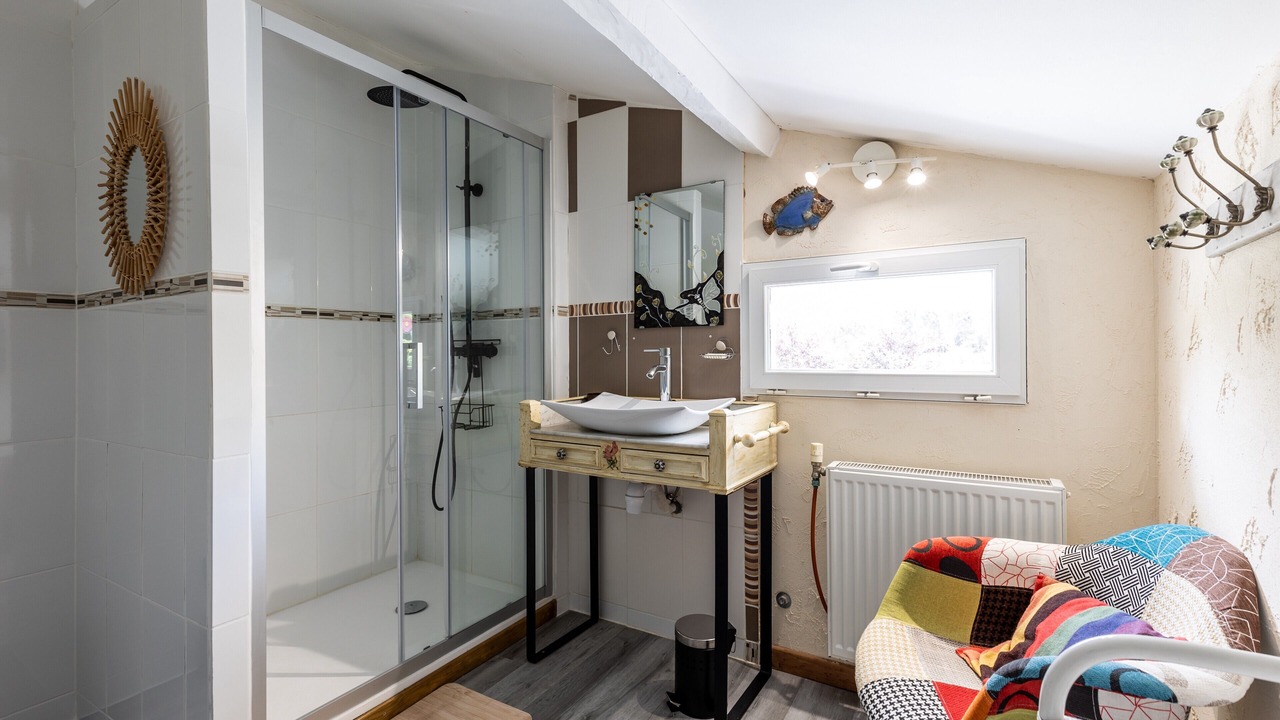 Photo of Bathroom in Lesparre-Medoc