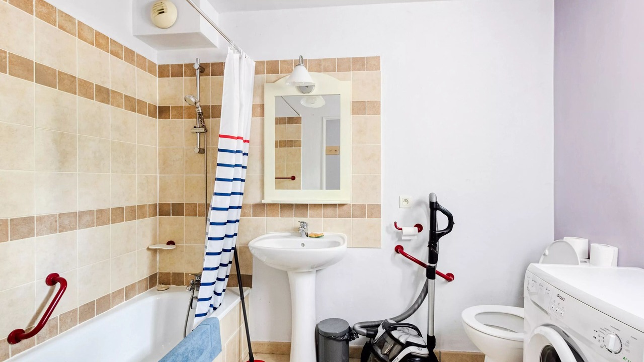 Photo of Bathroom in Rouret