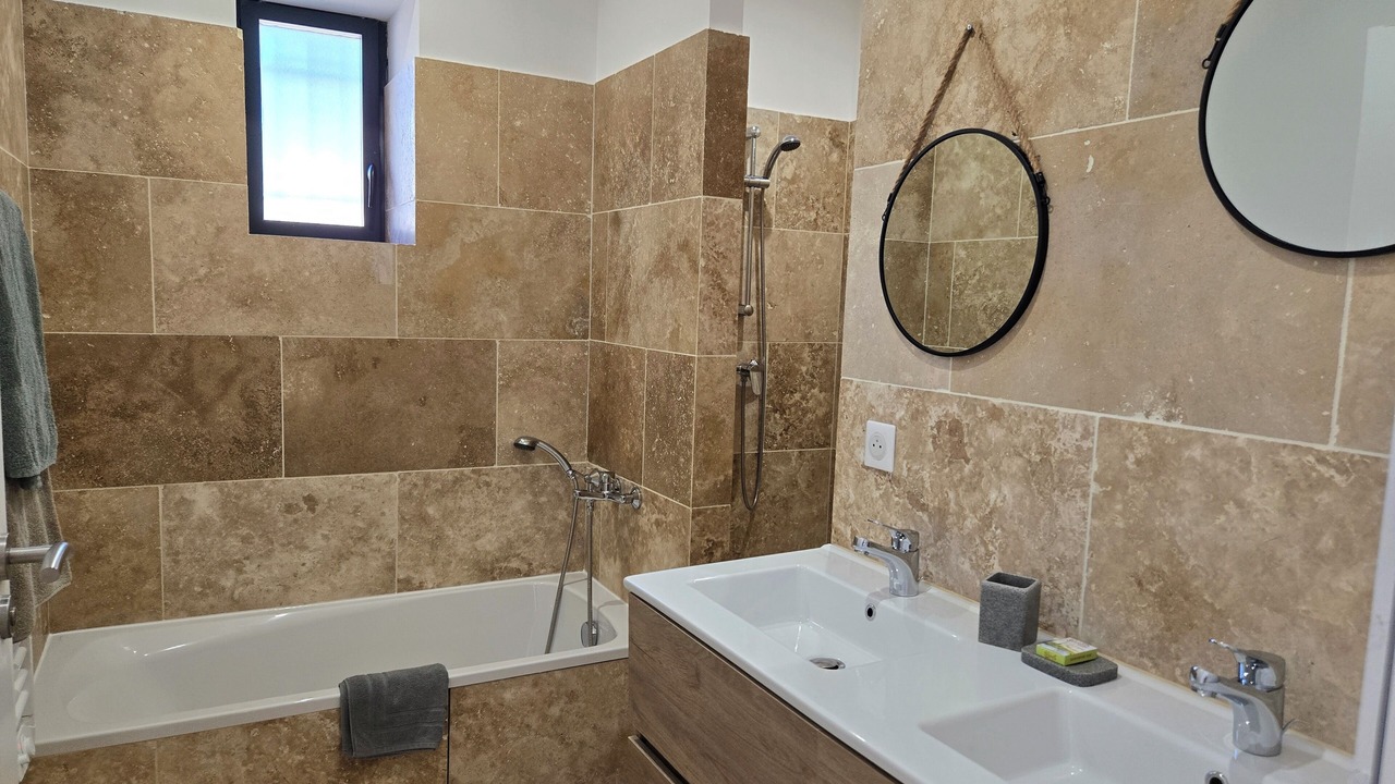 Photo of Bathroom in Saint-Gervais-sur-Roubion