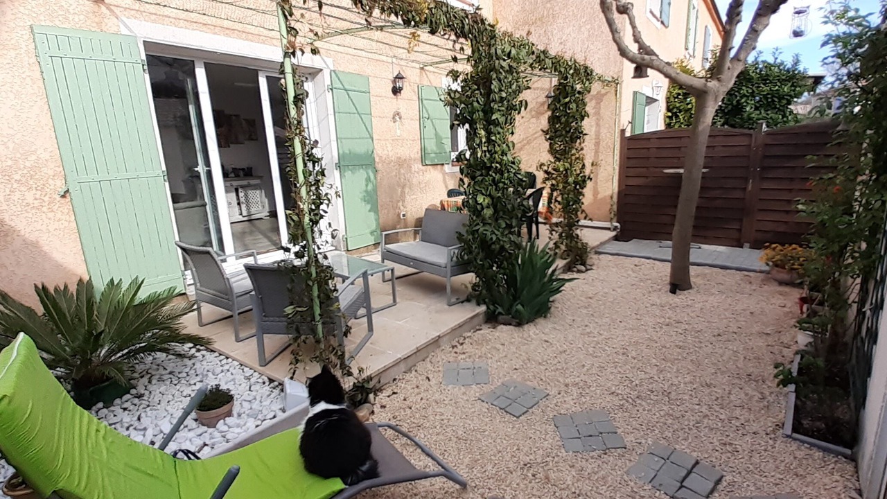 Photo of Patio Balcony in Eyguieres