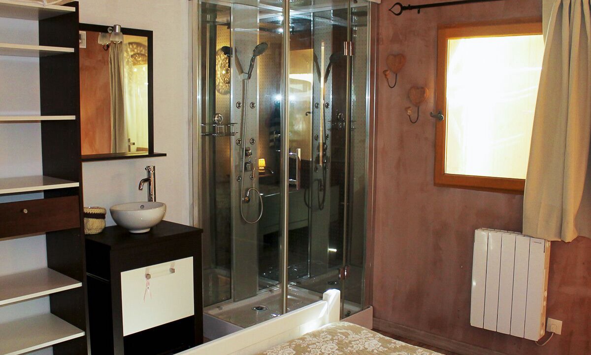 Photo of Bathroom in Rustrel