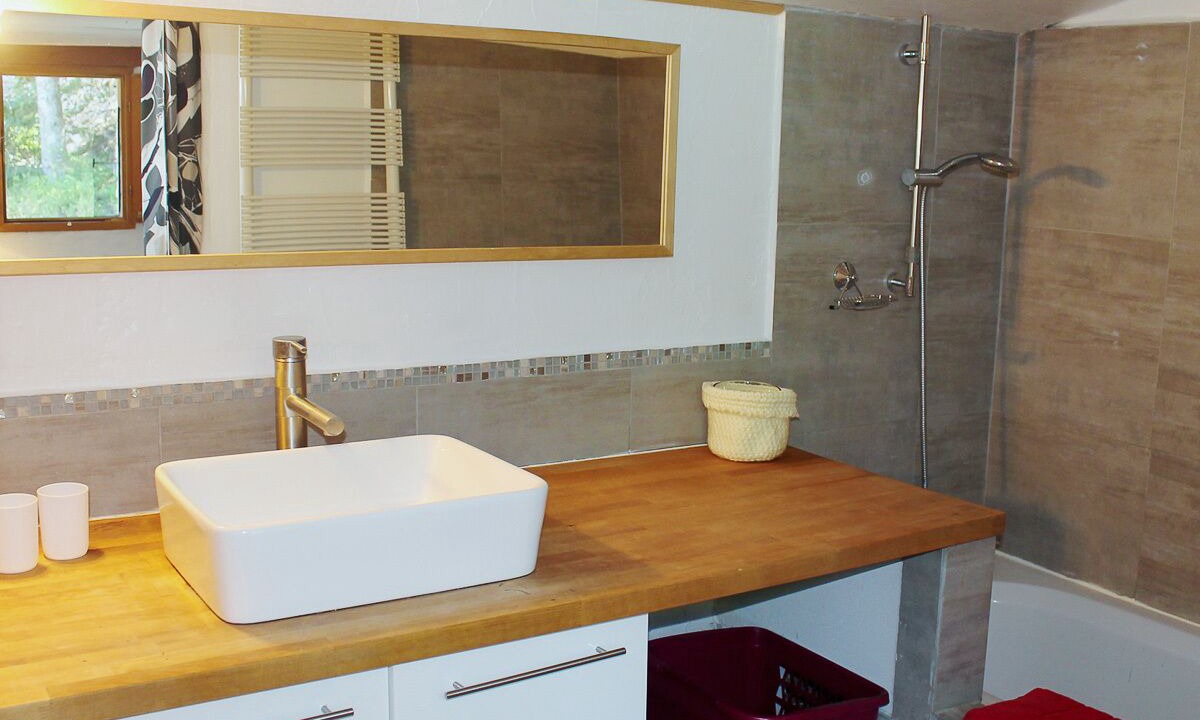 Photo of Bathroom in Rustrel