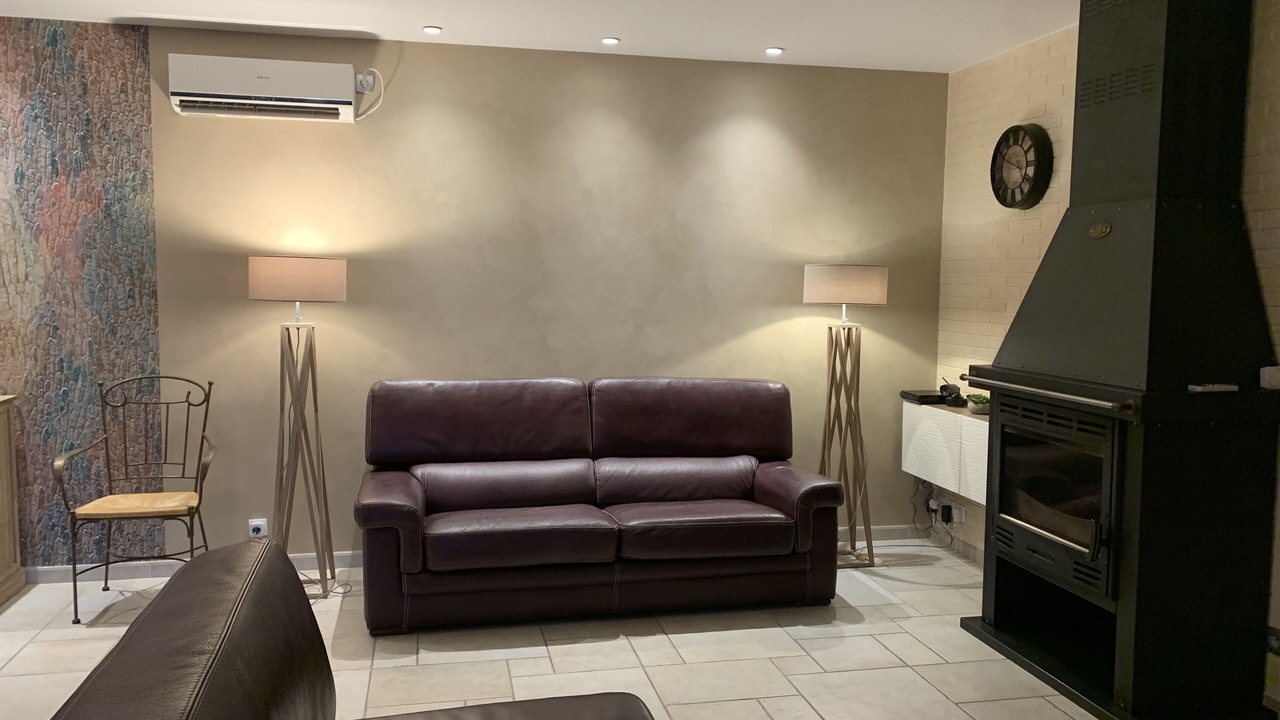Photo of Livingroom in Sainte-Cecile-les-Vignes