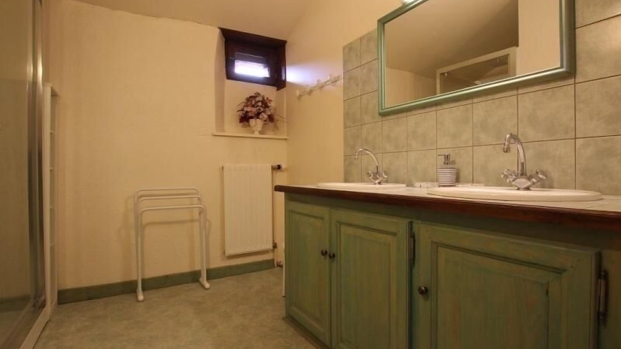 Photo of Bathroom in Villeneuve-dʼAllier