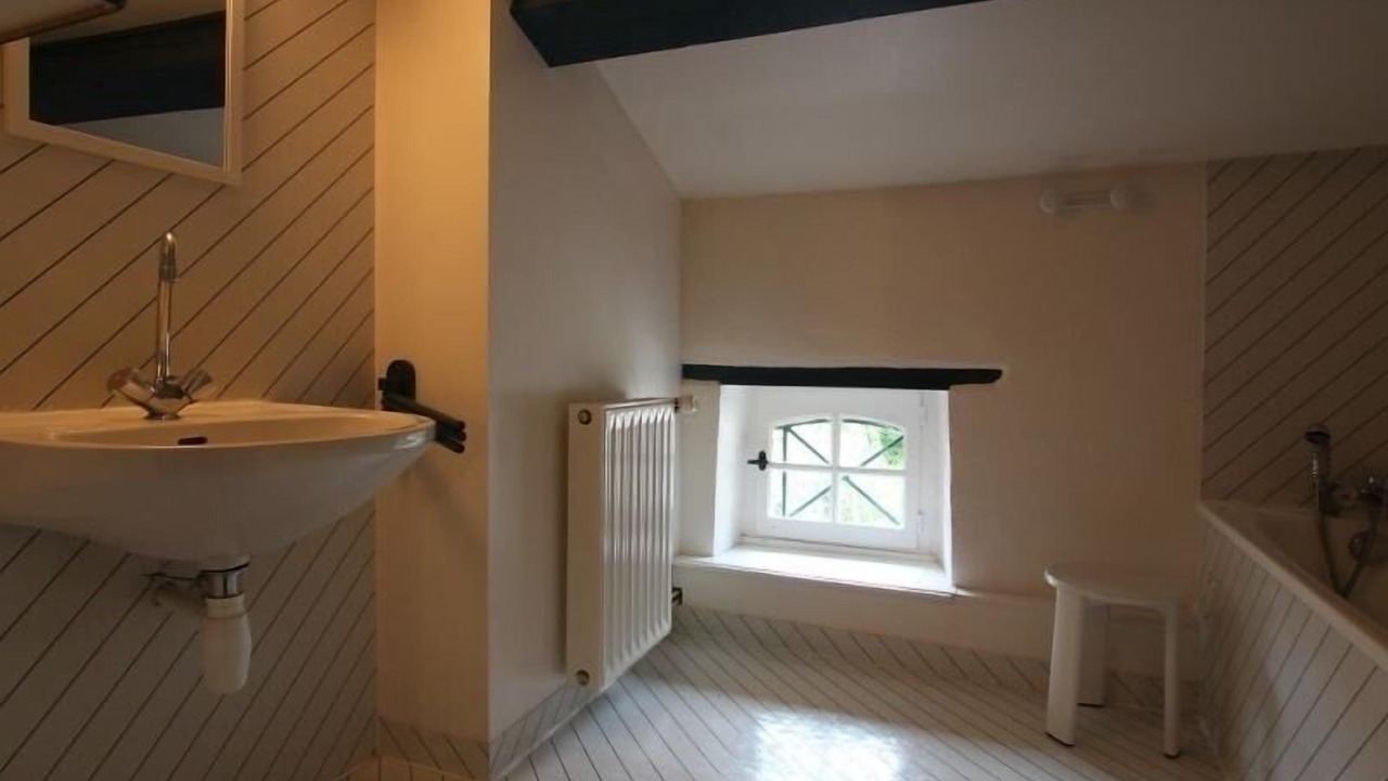 Photo of Bathroom in Villeneuve-dʼAllier