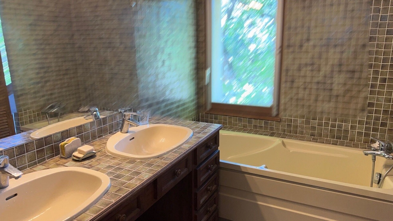 Photo of Bathroom in Auriol