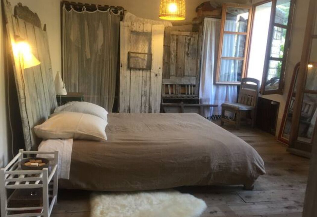 Photo of Bedroom in Fontaine-de-Vaucluse