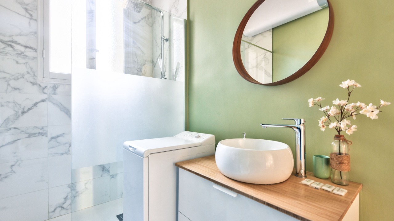 Photo of Bathroom in Musicians Quarter