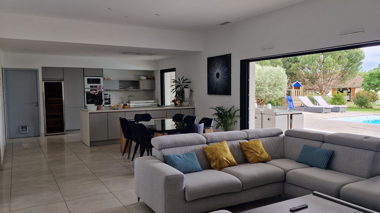 Photo of Livingroom in Oeyreluy