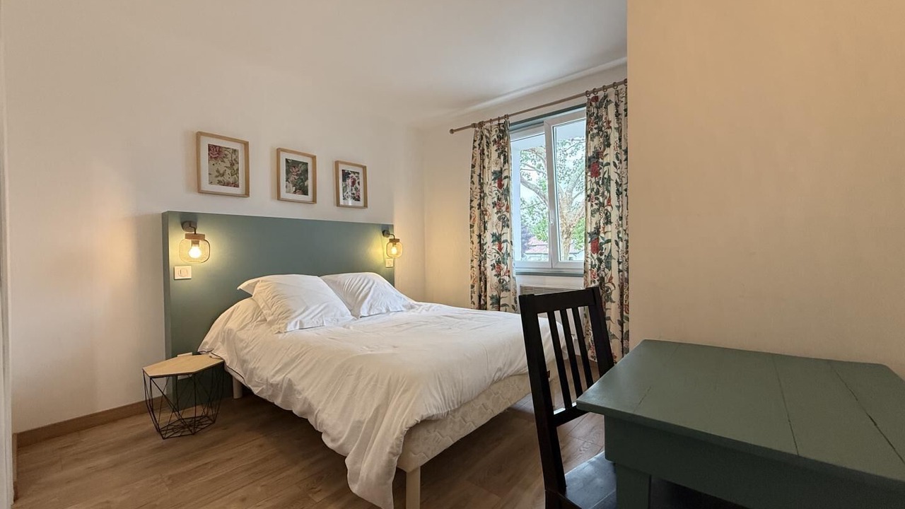 Photo of Bedroom in Sare