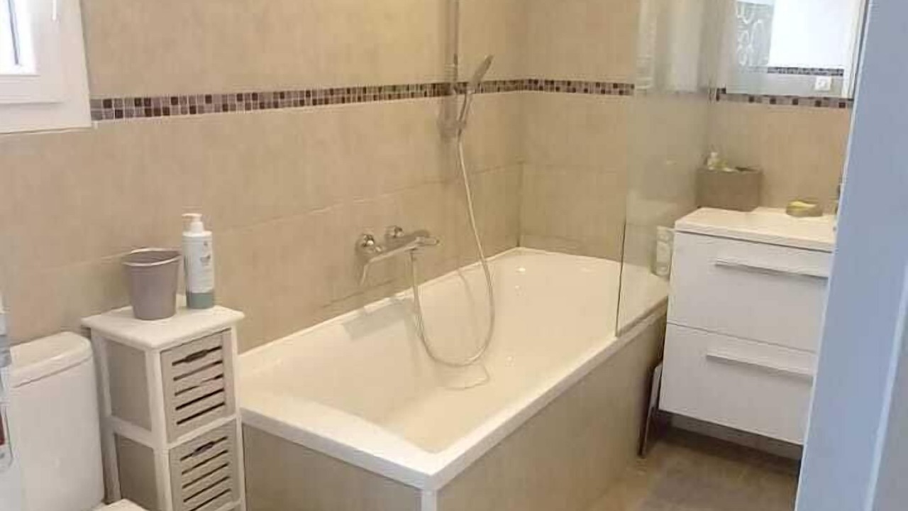 Photo of Bathroom in Flayosc