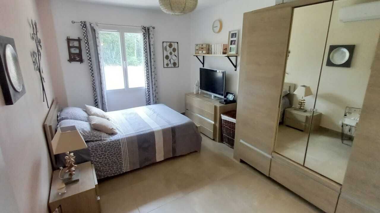 Photo of Bedroom in Flayosc