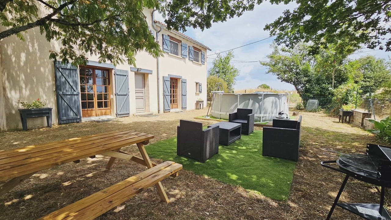 Photo of Outdoor in Montirat
