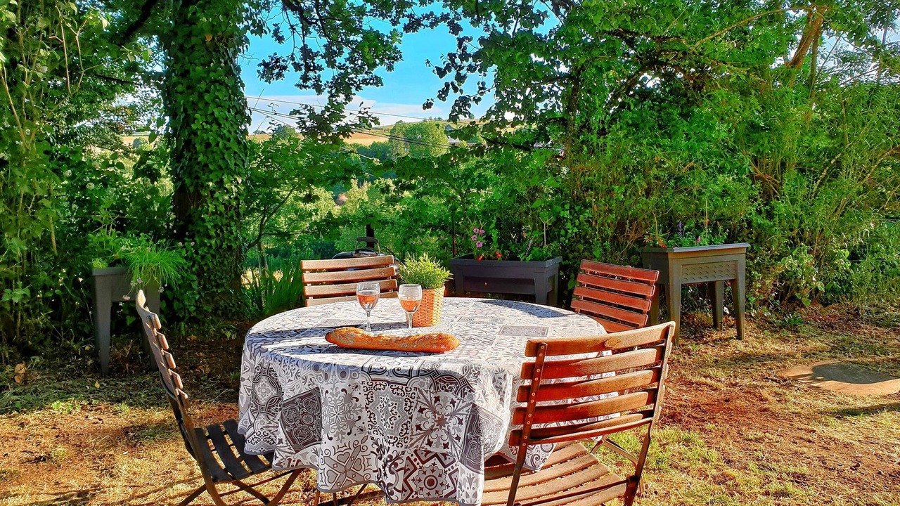 Photo of Outdoor in Montirat