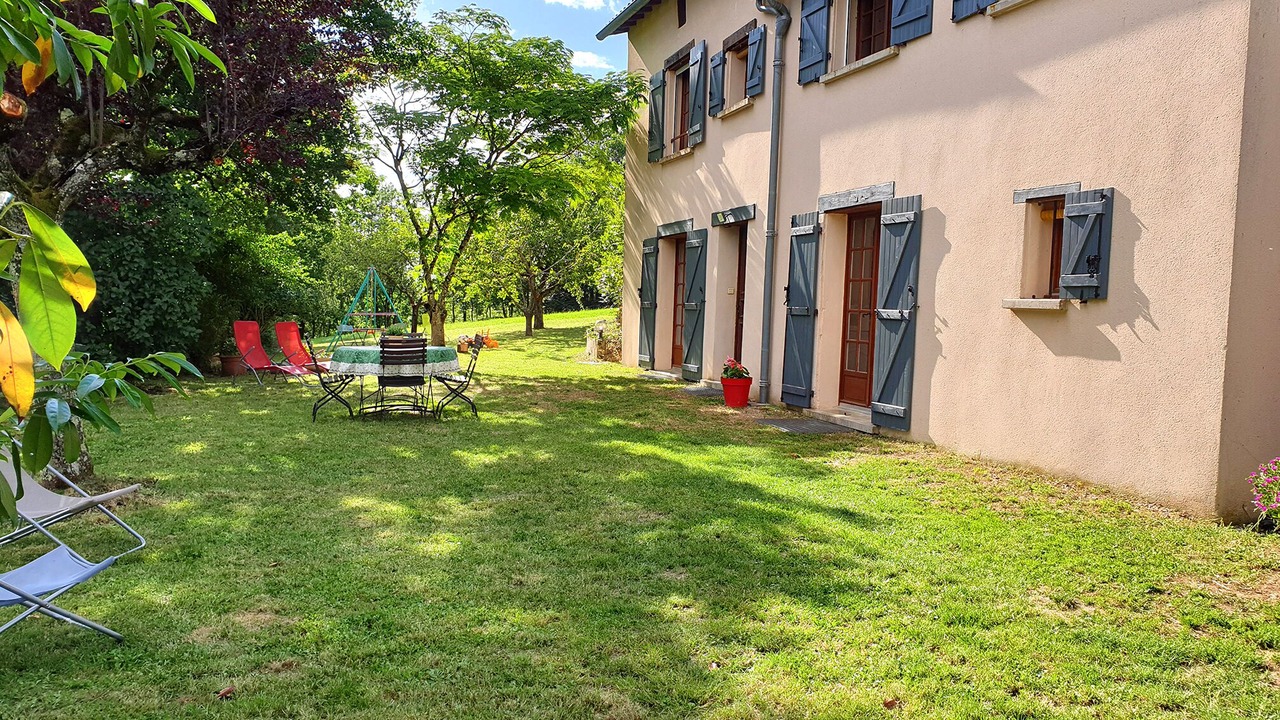 Photo of Outdoor in Montirat
