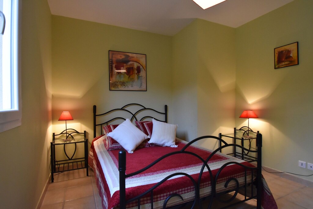 Photo of Bedroom in Beaumes-de-Venise