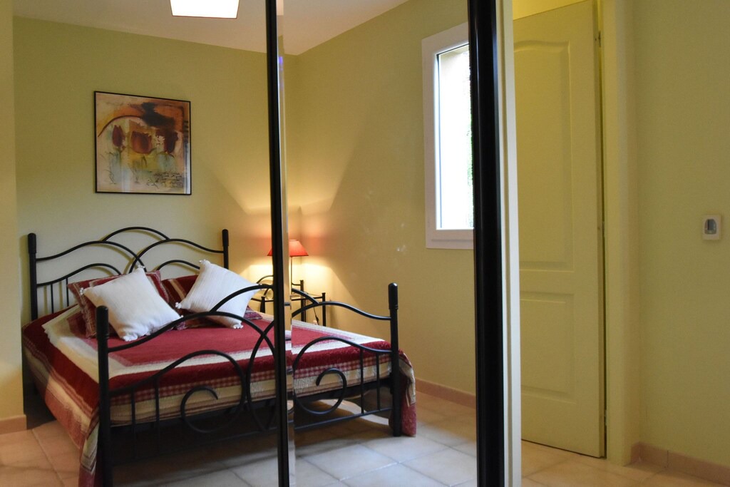 Photo of Bedroom in Beaumes-de-Venise