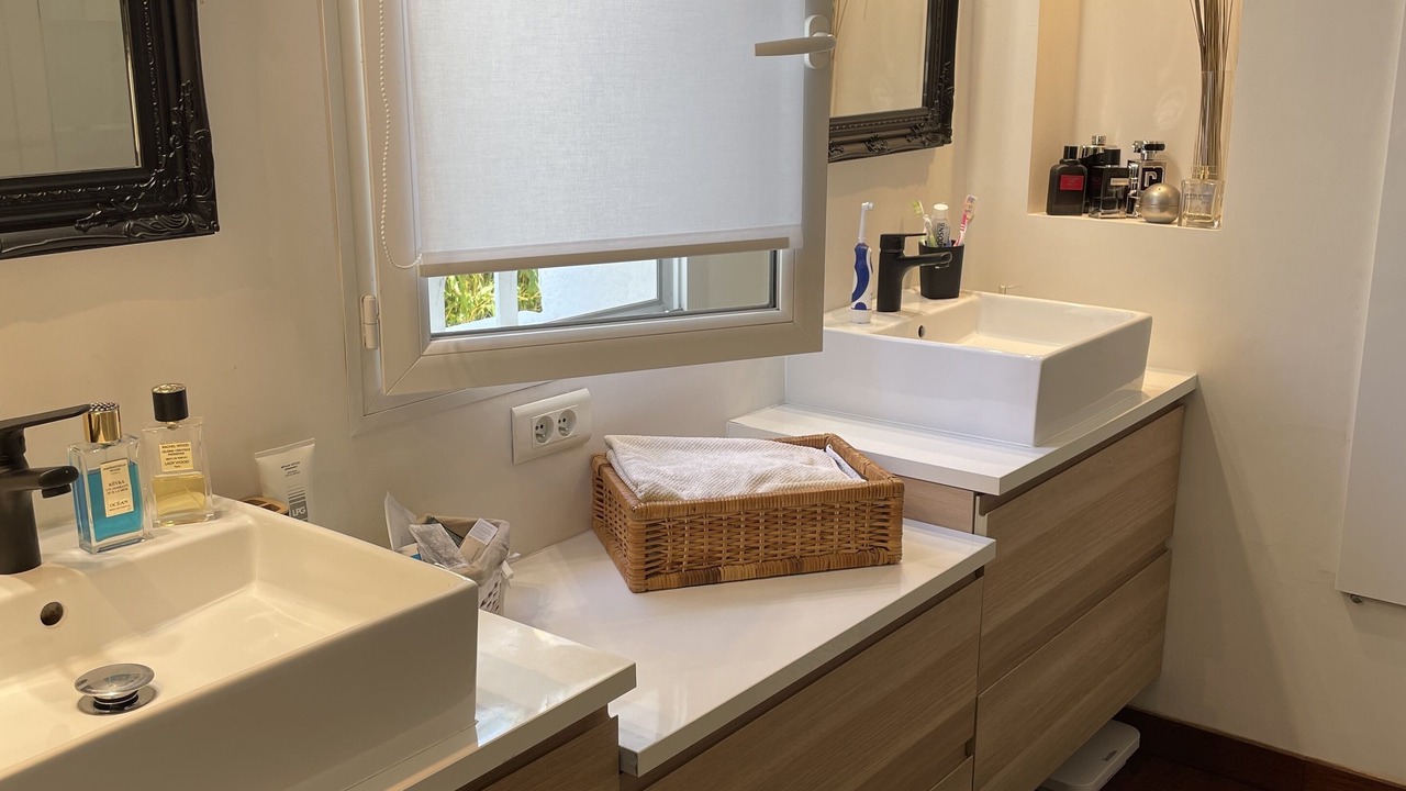 Photo of Bathroom in Ensues-la-Redonne