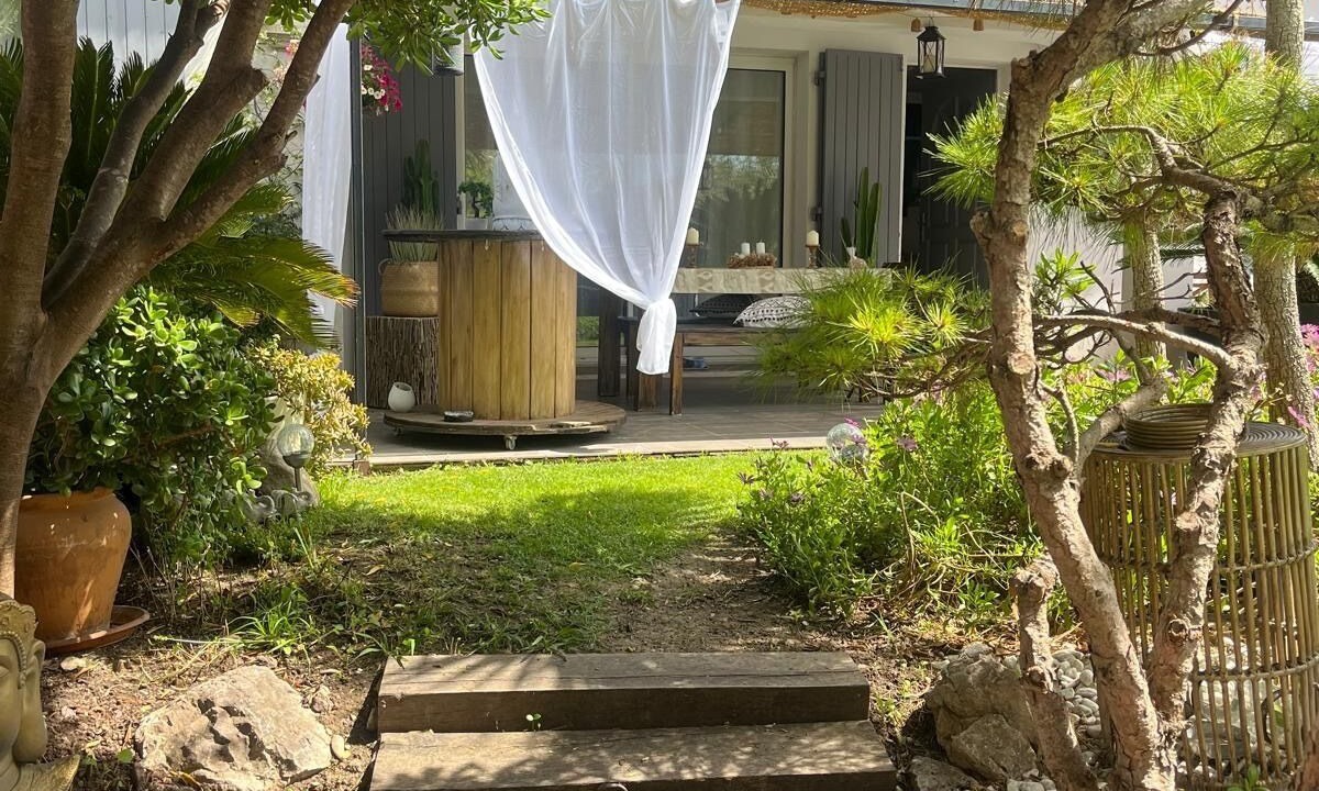 Photo of Outdoor in Ensues-la-Redonne