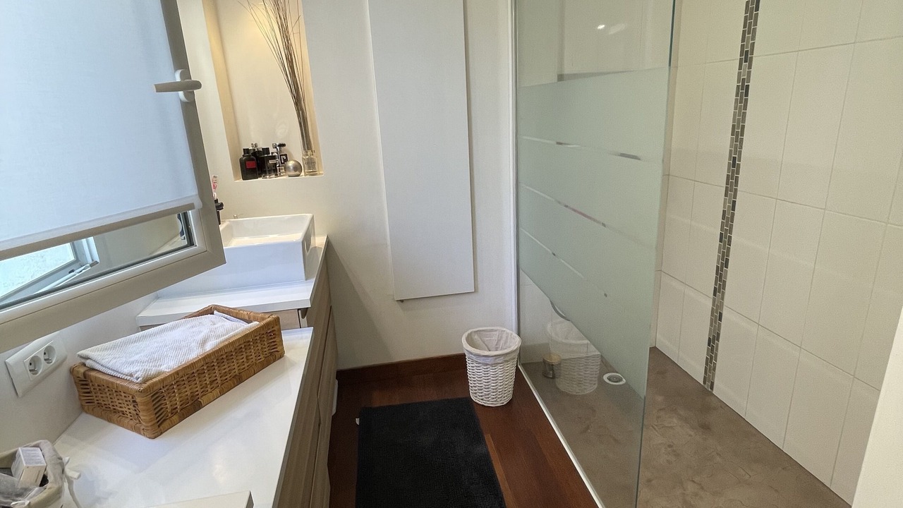 Photo of Bathroom in Ensues-la-Redonne