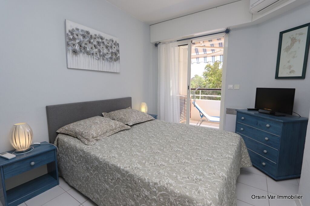Photo of Bedroom in Saint-Raphael