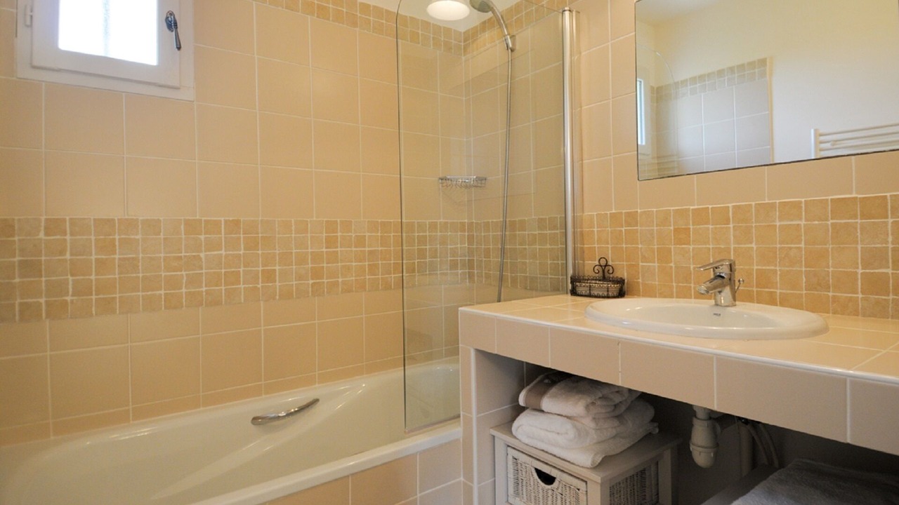 Photo of Bathroom in St.-Remy-de-Provence