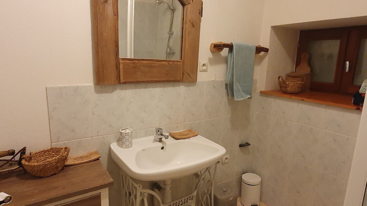 Photo of Bathroom in Saint-Alban-sur-Limagnole