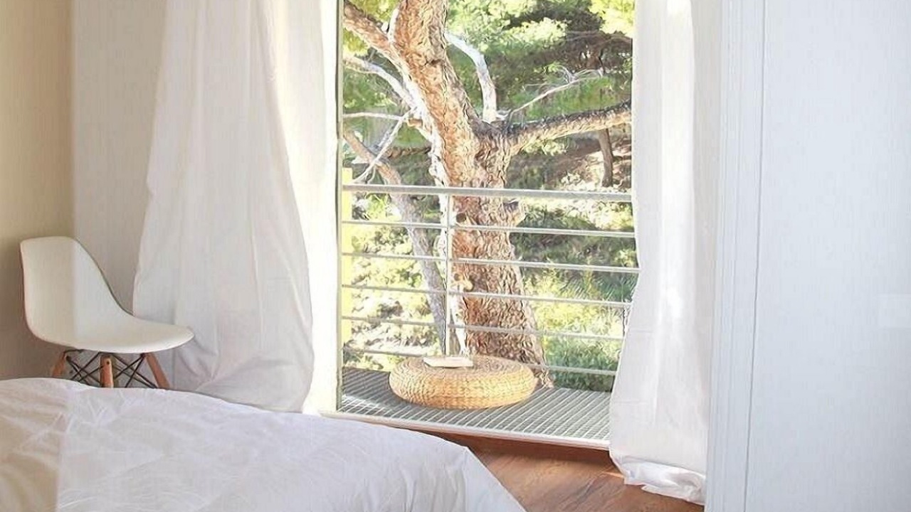 Photo of Bedroom in Ensues-la-Redonne