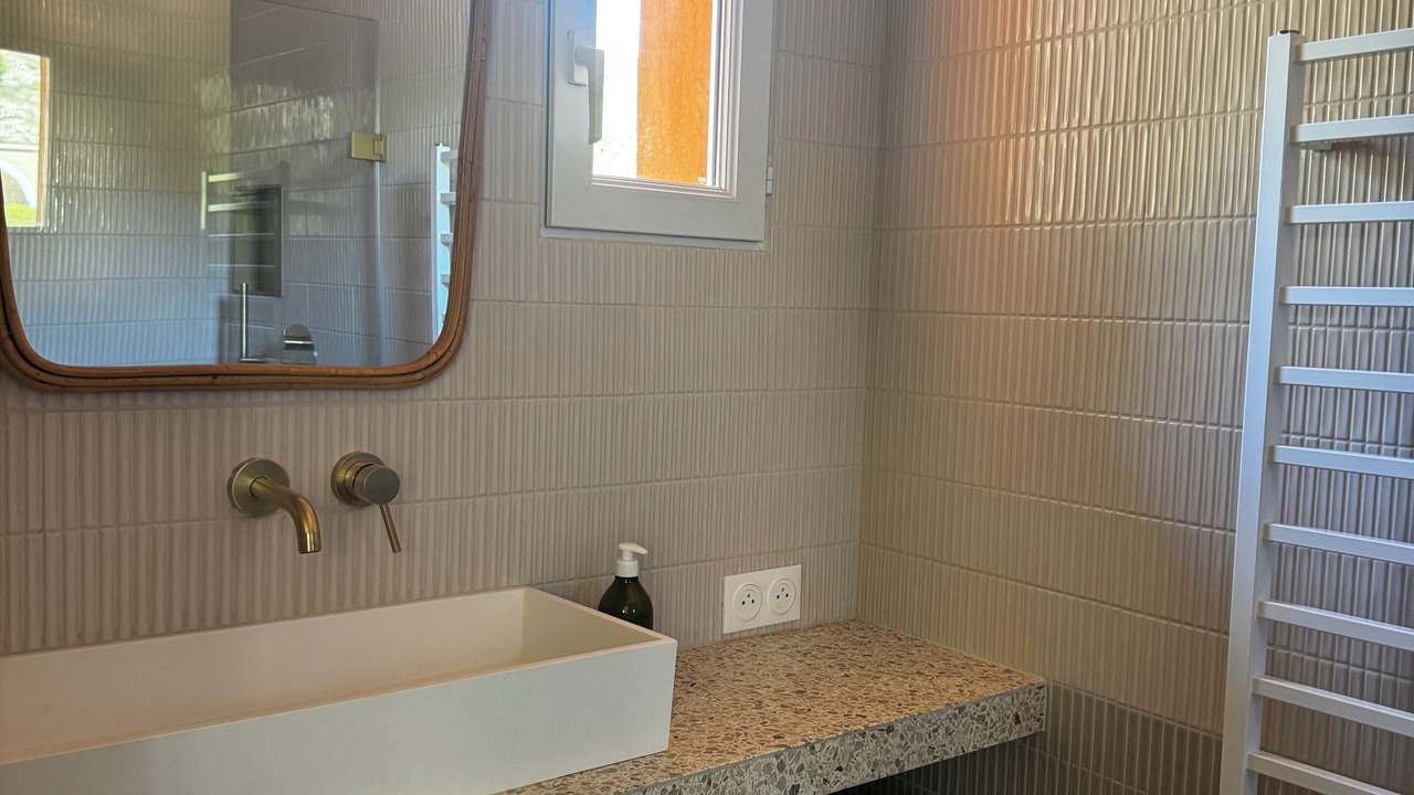 Photo of Bathroom in Ensues-la-Redonne